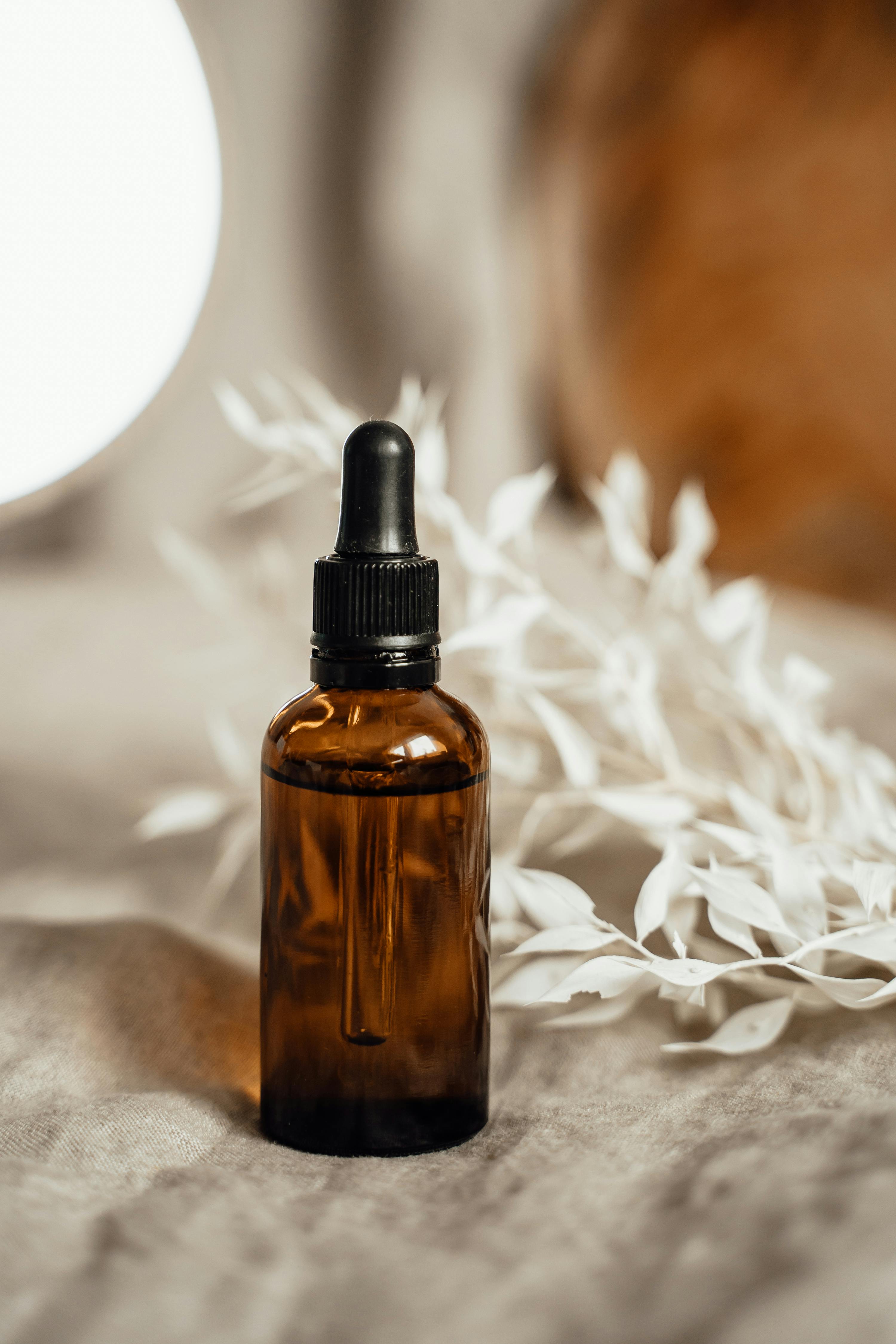 Aceite esencial en frasco ámbar